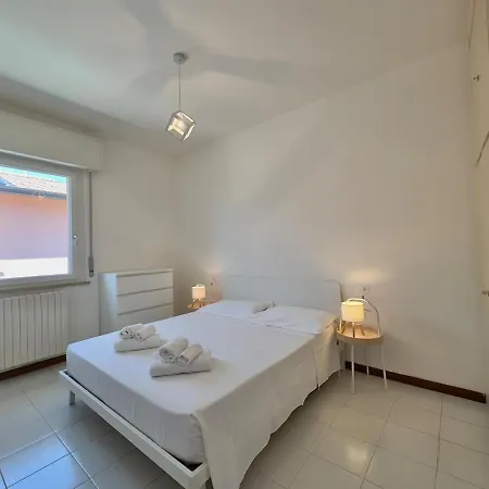 Apartamento For 5 People With Garden And Private Parking