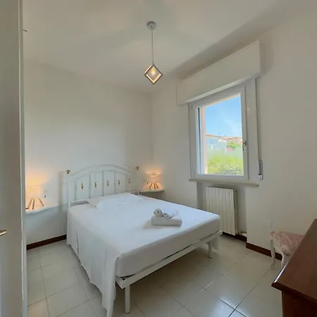 For 5 People With Garden And Private Parking Apartment *