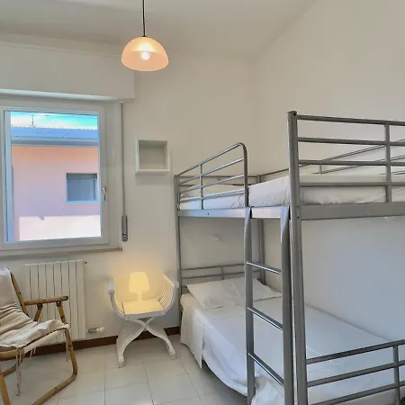 For 5 People With Garden And Private Parking Apartment *